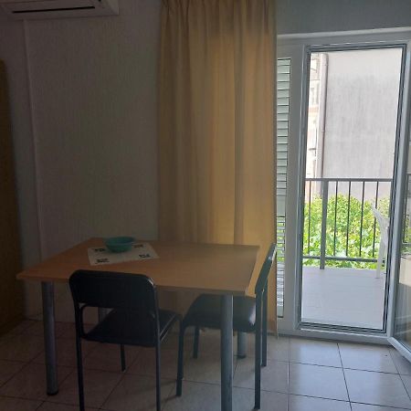 Apartmani Dzapo 斯里马 外观 照片