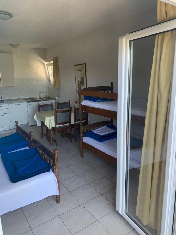 Apartmani Dzapo 斯里马 外观 照片