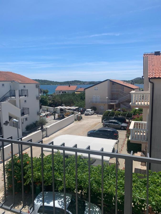 Apartmani Dzapo 斯里马 外观 照片