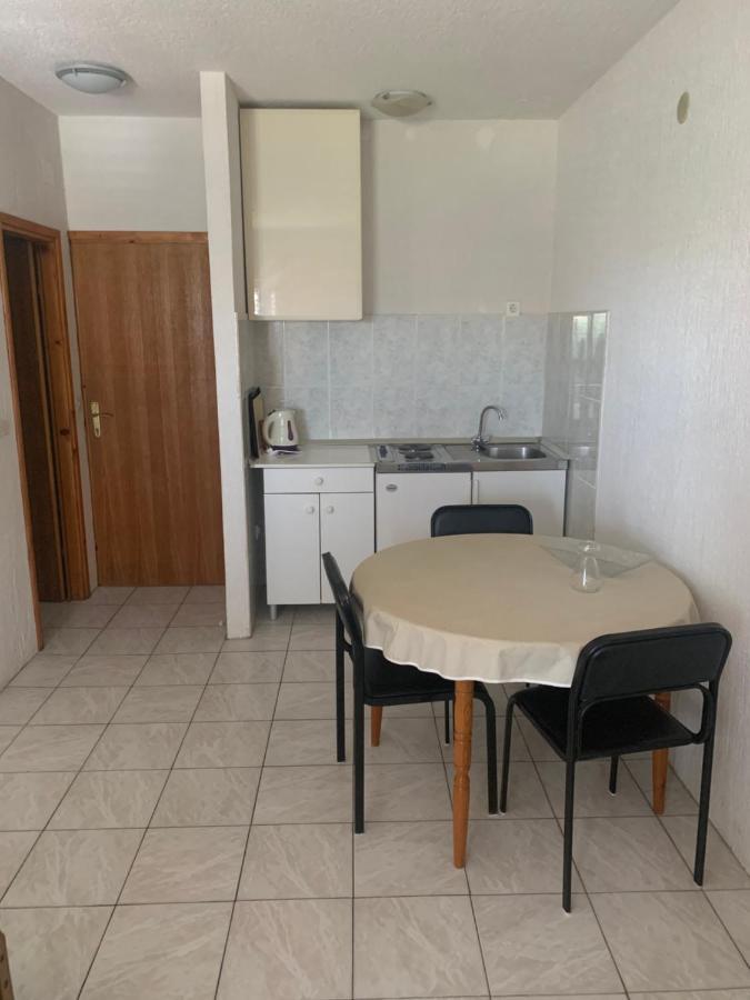 Apartmani Dzapo 斯里马 外观 照片