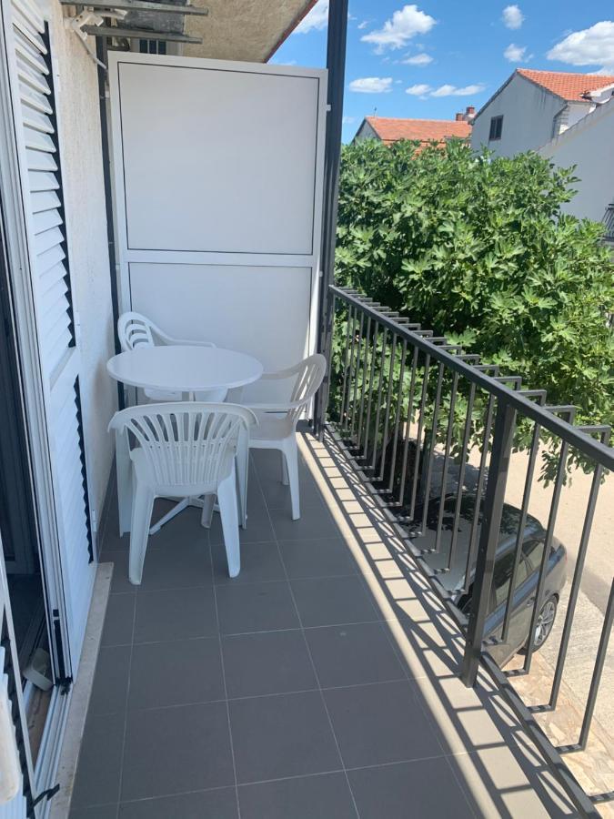 Apartmani Dzapo 斯里马 外观 照片