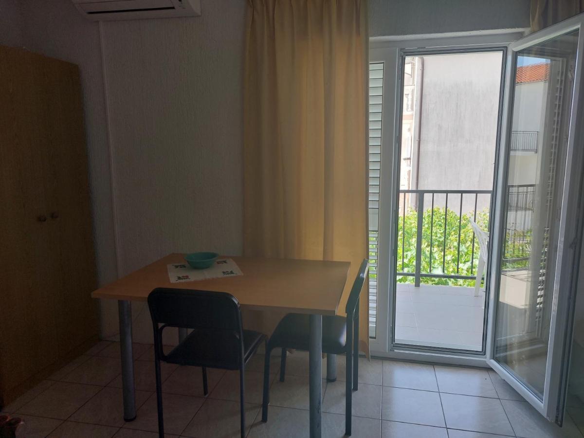 Apartmani Dzapo 斯里马 外观 照片